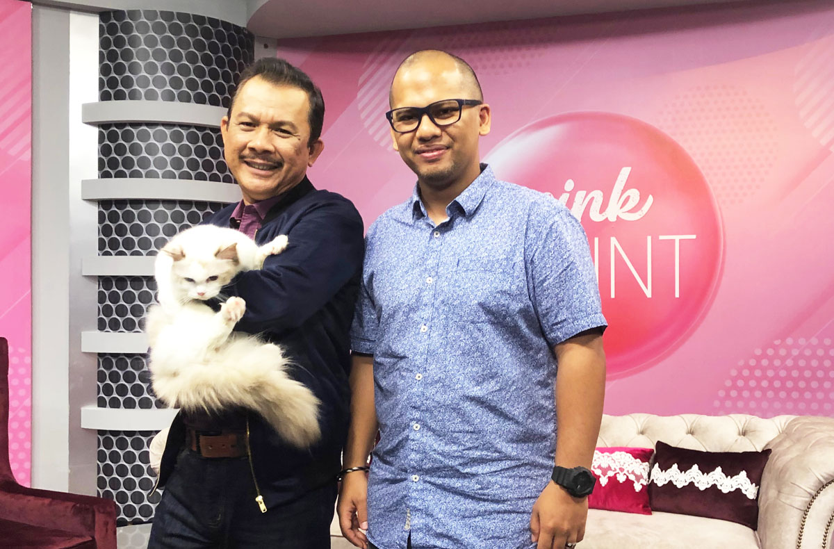Pink Point TV segment with Maobulous founder and a rescue cat